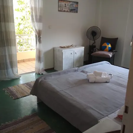 Beautiful In Front Of The Sea With A Mountain View Apartamento Neoi Poroi